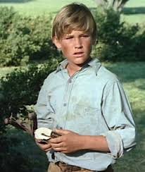 Disney Top Ten Lists Ten Stars Whose Careers Blossomed At Disney Kurt Russell Goldie Hawn Kurt Russell Male Movie Stars