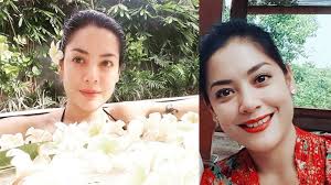 Ia pernah menikah dengan cucu soeharto yakni danny rukmana. Lulu Tobing Unggah Foto Pengantin Bareng Bani Mulia Mantan Isteri Danny Rukmana Resmi Menikah Lagi Pos Kupang