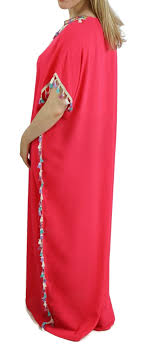 Bienvenue dans notre boutique en ligne de caftans en location, de takchitas ou autres robes orientales … richard amina met à votre disposition l'une des plus grosses collections de caftans à louer dans toute la france ! Robe Orientale Extra Large Avec Pompons Multicolores Robes En Ligne Pas Cher Pour La Maison Couleur Rose Corail Pret A Porter Et Accessoires Sur Revedorient Com
