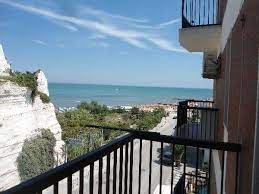 Appartamento 6 posti letto e 2 bagni in posizione ideale a soli 300 m dal mare e dalla famosa spiaggia di pizzomunno e a 200 m dal centro. Appartamenti In Stabile A Vieste Appartamenti In Condominio Vicino Al Mare E Al Centro