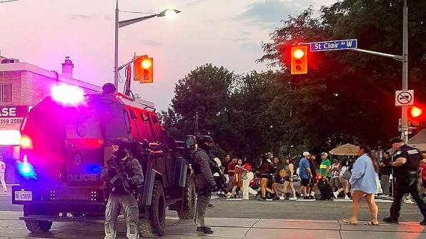 A shooting near a Toronto street festival has killed two people and wounded  four others. FULL STORY ⬇️