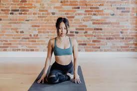 Sport A La Maison 5 Programmes De Sport Gratuits A Domicile Moneylo En 2020 Sport Gratuit Yoga Gratuit Programme Sport