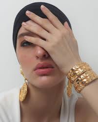 Issa Vibe ✌️ Shop the Medallion Earrings & Kingsuki Bangles at  www.shopanatina.com . . . #shippingworldwide #anatina #goldplatedjewelry  #statementjewelry