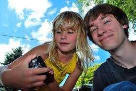 Courtney Berg's Instagram, Twitter & Facebook