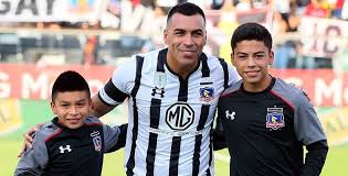 Esteban paredes was born in santiago on friday, august 1, 1980. Esteban Paredes Saca A Su Hijo De Colo Colo Y Ya Tendria Nuevo Club Una Redonda Pasion