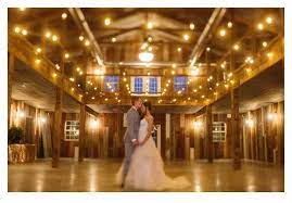 Red Acre Barn Wedding Des Moines Iowa Barn Wedding Rustic Wedding By Zts Photo Photographers Sarah Tanner Iowa Wedding Venues Barn Wedding Red Barn Wedding