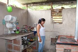 Cocinas rústicas y de aire campestre, con una imagen renovada. Con Cocinas Eficientes Se Transforman Areas Rurales