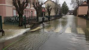 Avec 280 litres d'eau tombés au m2 en moins de 15 heures à 10 h ce matin, c'est un phénomène météorologique exceptionnel qui frappe béziers depuis mardi. Photos Inondations Le Pays De Montbeliard Sous Les Eaux