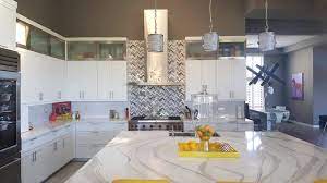 Shiloh Eclipse Cabinetry New Haven Door In Arctic White Paint Modern Kitchen White Shaker Kitchen Builder Cambria Quartz Countertops Quartz Countertops