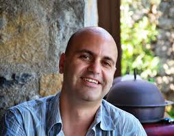 Yiğit Yazıcı: "Sanatçı olmak, insanın tekliğinin farkına varması ve bunu  diğer insanlarla paylaşmasıdır."