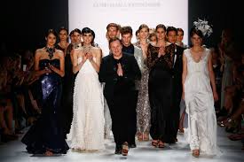 The guido maria kretschmer spring 2014 collection is clean, classy and somewhat eclectic. Fashion Week Berlin Guido Maria Kretschmer Und Der Glamour Sommer Brigitte De