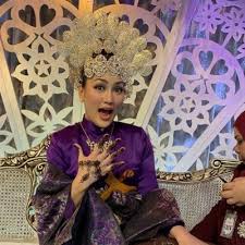 Ini membuktikan isteri yang cantik juga tidak pernah memuaskan. Hiburan Tidak Umum Tarikh Nikah Kerana Majlis Tertutup Dan Sederhana Fasha Sandha