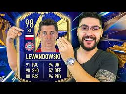 One of them is cristiano ronaldo, current juventus turin striker, with a 98. Toty 98 Lewandowski Is The Most Insane Striker In Fifa 21 But Is He Worth The Coins Youtube