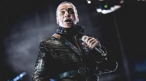 Born 4 january 1963) is a german singer, songwriter and poet.he is best known as the lead vocalist and lyricist of neue deutsche härte band rammstein and solo project lindemann.rammstein have sold over 45 million records worldwide, with five of their albums receiving platinum status, and lindemann has been listed among the 50. Gedichtband Von Till Lindemann Burgerschrecklyrik Vom Rammstein Frontmann