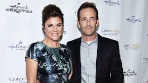Tiffani thiessen, who played valerie on beverly hills, 90210, says she won't be in the reboot because she's shooting her netflix show alexa tiffani thiessen won't be returning to the world's most famous zip code. Tiffani Thiessen Says Beverly Hills 90210 Co Star Luke Perry Was An Amazing Man A True Gentleman People Com