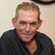 Dad's heartwarming reaction as 'beautiful' daughter he never knew existed  finds him