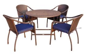 For outdoor dining on the go, shop our collection of picnic baskets, portable grills. Rosecliff Heights Jadon Round 4 Person 41 Long Dining Set With Cushions Reviews Wayfair