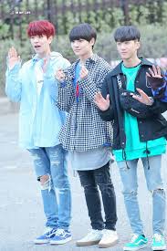 Seungmin Jeongin And Changbin Stray Kids Stray Kids Seungmin Rapper Outfits Kpop Rappers