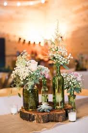 Les dejo el dato de como realizar arreglos de mesa con botellas recicladas súper facil, practico y economico, siempre tan vivelavidaenrosa! Ideas De Decoracion Para Boda Rustica El Blog De Una Novia