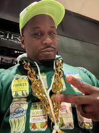 I wonder if it's REALLY the worlds LARGEST pickle party... Probably too big  for me..lol