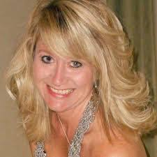 Leslie Winnett's Instagram, Twitter & Facebook