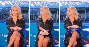 Einige zuschauer vermuteten, dass moderatorin paola ferrari freizügig moderiert hätte. Novinarka Paola Ferrari 60 Otkrila MeÄ'unozje U Emisiji Uzivo Kao Sharon Stone Svakodnevno
