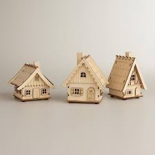 Our Handcrafted Detailed Decor Set Features Three Chimney Topped Wood Cottages That Bring Gelasertes Holz Diy Weihnachtsschmuck Fur Draussen Feen Haus Basteln
