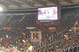 Al tre fontane i ragazzi di de rossi superano il il comunicato della sud: Lazio Roma In Curva Sud Esposto Lo Striscione Rispetto Per La Maglia Foto Romanews