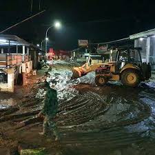 Banjir kilat di sekitar shah alam pada petang tadi. Kesan Banjir Lumpur