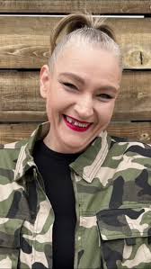 Slaying, not stressing 👑🥰✨ #1000lbbestfriends #fyp #bariatricsurgery  #makeup #weightlossjourney #fitnessjourney #creator #lifestyle #fashion