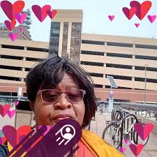 Kyla Pratt with her mother and with her kids. They all look the same 😍