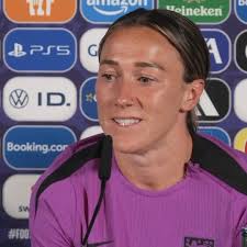 "I do whatever she tells me" 😆, Lucy Bronze says she can do whatever role  is asked form Sarina Wiegman ahead of their quarter-final match against  Sweden 🏴󠁧󠁢󠁥󠁮󠁧󠁿