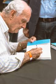 Médico e ex-professor da UEL, Nelson Rodrigues dos Santos lança livro sobre  SUS