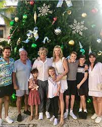 I used this technique when i put my daughter in. Rod Stewart S Wife Penny Lancaster Shares Sweet Snap With Half Of The Rocker S Eight Children Daily Mail Online