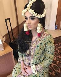 303 Likes 7 Comments Bridal Flower Jewellery Bridalflowerjewellery On Instagram Omg And Yet Anothe Flower Jewellery Fresh Flower Jewelry Flower Fashion