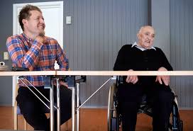 Hvorfor sitter ikke #snåsamannen på en stol på radiumhospitalet og tar på alle som kommer inn min kjære mamma på 85 har vært å sett #snåsamannen forrige kinobesøk var #soundofmusic. Snasamannen Nyhet Henvendelsene Strommer Pa For Snasamannen Og Selv Om Han Mener Kreftene Er Like Sterke Har Han Trappet Ned Viljen Har Blitt Svakere