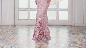 Model atasan brokat muslim modern. Wah Dress Brokat Modern Dengan Hijab Benar Benar Kece Buat Kondangan Intip Padu Padannya Di Sini Ladies