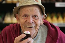 Cupcakes are so good!' House of Cupcakes bakery reopens in Princeton after  fire