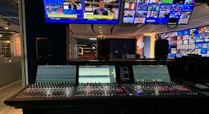 El canal caracol (colombia) es un canal de televisión que emite una programación compuesta por telenovelas, series, noticieros, realities show y una variedad de programas de farándula, concursos y. Caracol Tv Y Lawo Disenan Una Infraestructura Para Monitoreo De Senales En Remoto Durante El Confinamiento