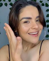 Claudette Macias's Instagram, Twitter & Facebook