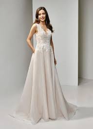 Unsere schulterfreien brautkleider mit corsage sind aus tollen stoffen geschneidert, die sich angenehm an deinen oberkörper schmiegen. Beautiful Bridal Archive Seite 2 Von 5 Heiraten Mit Braut De