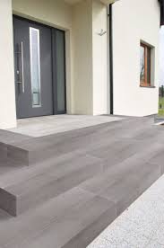 Lignum Blockstufen In Grau Passend Zu Den Terrassenbohlen Blockstufen Den Grau Lignum Passend Pod Blockstufen Hauseingang Treppen Haus Aussenbereiche