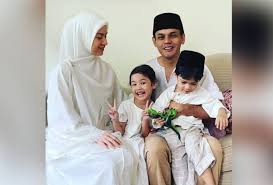 Dalam kemaskini terbaru program hiburan popular itu, terserlah wajah kegembiraan lisa surihani & yusry kru dengan kelahiran anak pertama mereka. Yusry Lisa Bakal Timang Cahaya Mata Ketiga Astro Awani