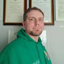 I have arrived to casa Joe Way and the party has begun