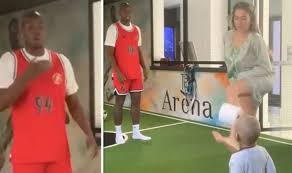 She has two sisters gabriela salaues & carla salaues, both are working as models. Paul Pogba S Wife Maria Takes Part In Stay At Home Challenge But It Backfires Badly Football Sport Express Co Uk