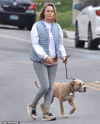 Alicia silverstone's net worth & salary in 2021 as of 2021, alicia silverstone has a total net worth of $25 million. Freedomroo Alicia Silverstone Keeps It Simple In All Grey Sporty Outfit While Walking Dog Solo In Los Angeles Australiannewsreview