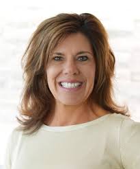 Julie Albert's Instagram, Twitter & Facebook