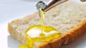 Pane & olio is also the result of this journey, mixed with the flavor of the tuscan products that we directly import from there, working with friends and relatives that keep this project alive. Pane E Olio Non E Solo Tradizione Ma Gusto E Cultura