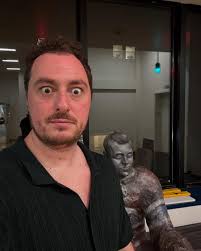 The Comedy Nest is in what used to be the Montreal Forum. Walking through  the staff exit I found this definitely haunted Maurice Richard statue where  he has no pupils. Now you