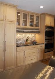 Hardwood cabinets are often constructed from alder, oak, cherry, maple, walnut, pecan, birch, or hickory. Kitchens With Light Maple Cabinets 2021 Wooden Kitchen Cabinets Wood Kitchen Cabinets Maple Kitchen Cabinets